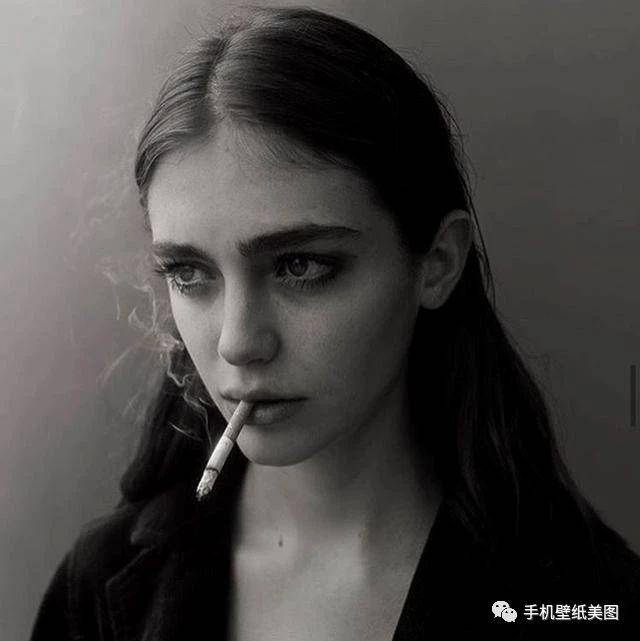 2020好看的微信头像,欧美抽烟头像女