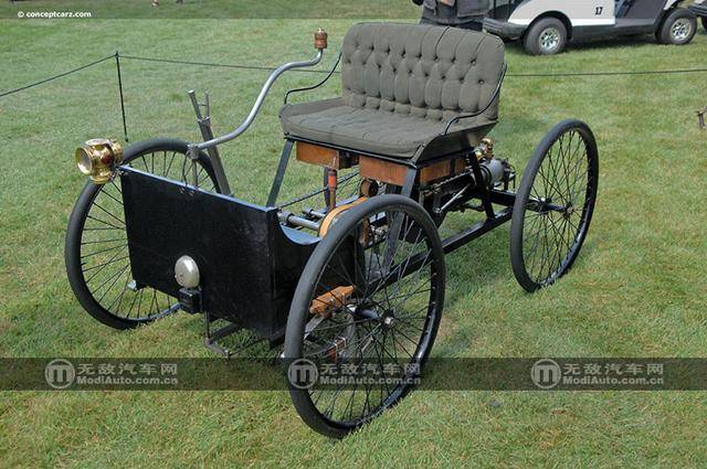 1896年亨利福特制造的第一辆汽车 "四轮车"(quadricycle).