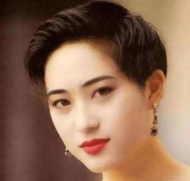 港姐冠军陈法蓉年轻时有多美?看她以前的照片就知道了