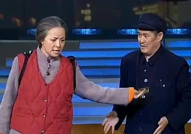 57岁宋丹丹仍跑步健身,脸是垮了,可双腿修长很显嫩!