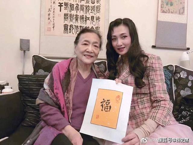 林芳兵不久前看望恩师马精武李苒苒夫妇竟有这么多大牌明星是李苒苒