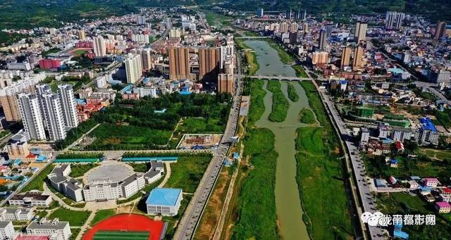 城市建设日新月异.今年,成县脱贫摘帽