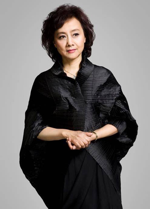 《囧妈》除了演徐峥妈妈的黄梅莹,还有9位可爱可敬的戏骨级母亲