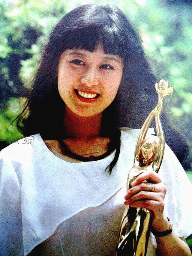 原创80年代女星吴玉芳曝19岁清纯照,原生态美女,与江嘉良结婚后很幸福