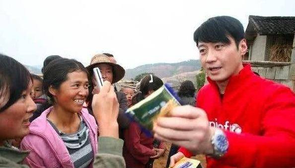 "慈善天王"黎明,"活该"你红了这么多年,助8000万儿童获疫苗
