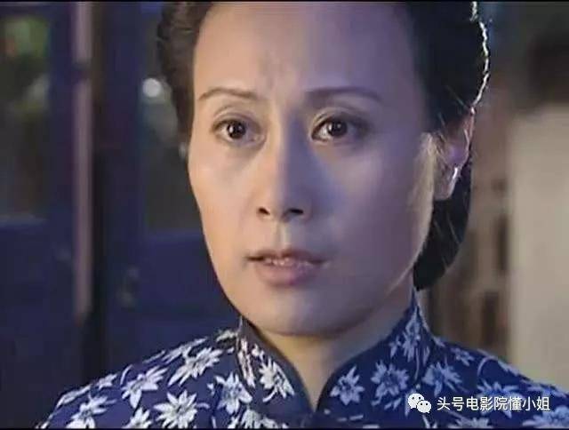 在原版电视剧中,饰演傅文佩的演员有两位,年老版傅文佩由徐幸饰演.