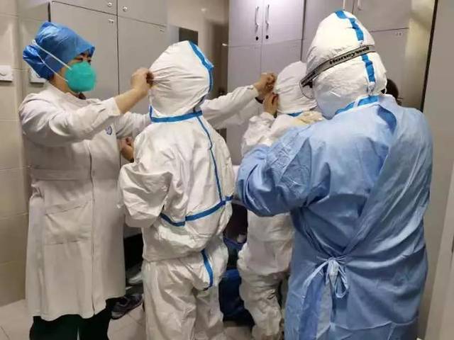 新冠肺炎 | 北大人民援鄂医疗队:在这里,我们就是他们的亲人