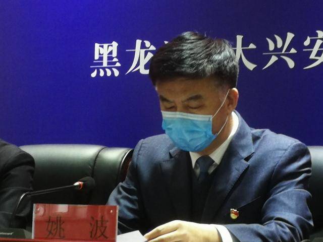 大兴安岭地区市场监督管理局副局长张俊鹏介绍我区市场供应,物资保障