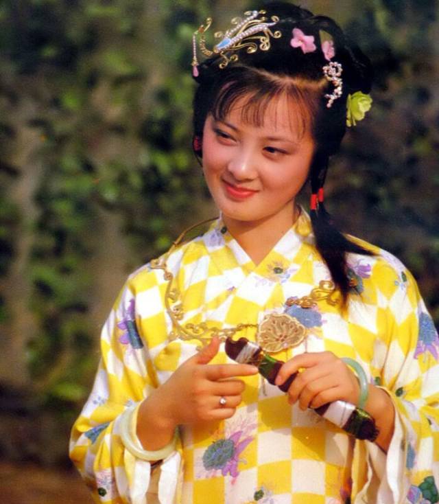 87版《红楼梦》之惜春剧照:冷傲中透着一股凌厉