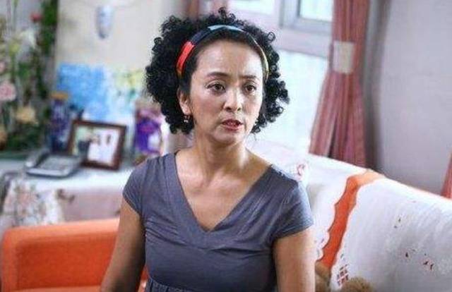 扬言打死不嫁中国人,三嫁老外被抛弃,如今混