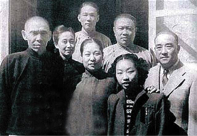 原创杜月笙霸占母女三人,娶了大女儿!竟然怕他笑脸奉上还要登门道歉