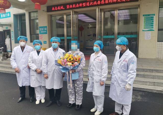患者谢某某,女,湖南省益阳市沅江人,长期在武汉某超市工作,2020年1月