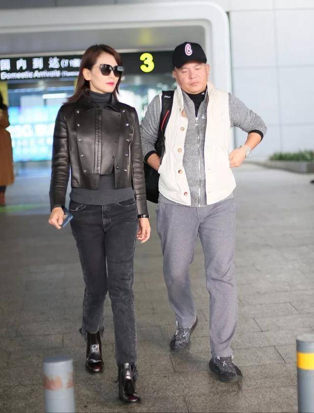 刘涛老公变"家庭主妇",携儿女出行变油腻大叔,再无当年豪门样