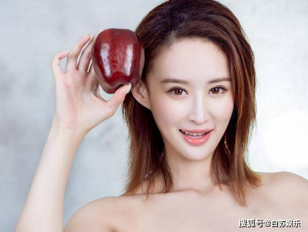 还记得《花千骨》中的绿鞘么?画上眉毛堪比"整容"美艳