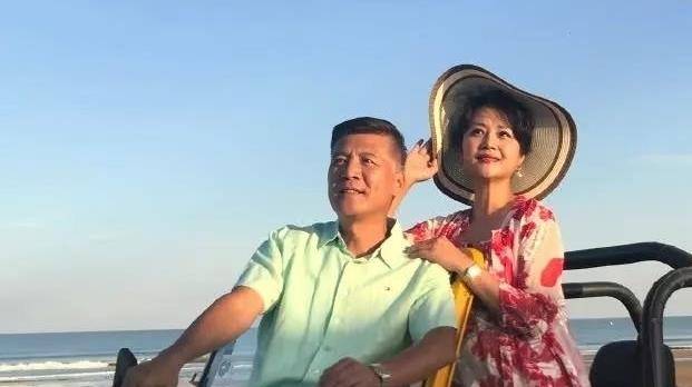 看看刘之冰前妻,再看看他现任妻子茹萍,差距一目了然