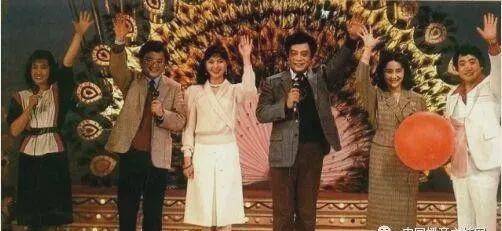 >(1986年春晚主持人:赵忠祥,王刚,姜昆,刘晓庆,方舒,顾永菲)