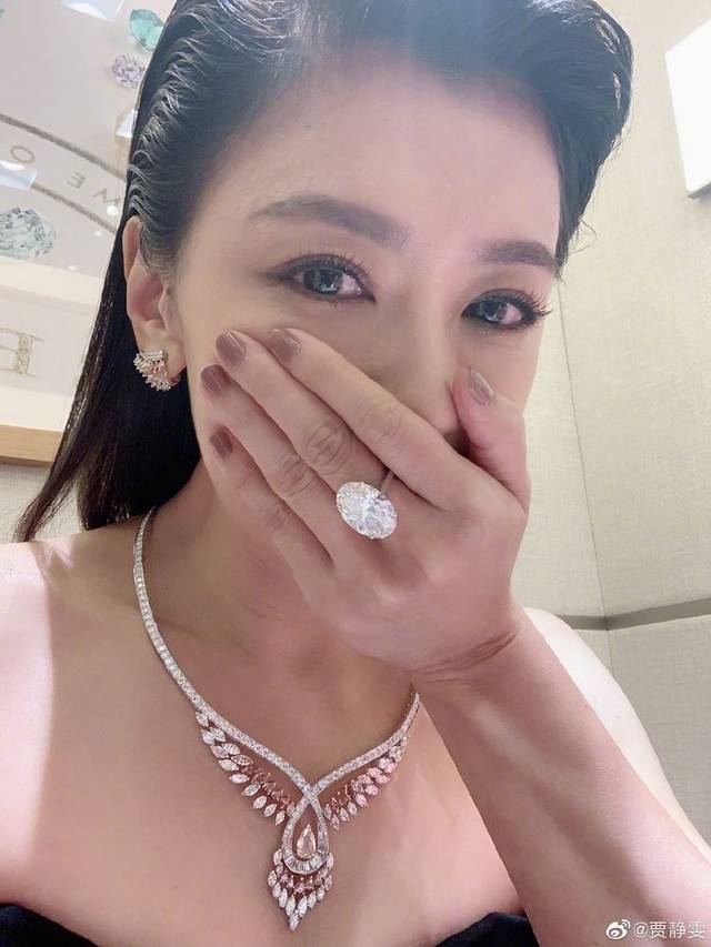 又一个明星生病了!贾静雯晒生病打针照,自曝现在咳嗽生病很心慌
