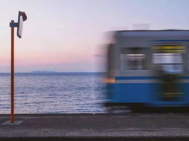 原创《千与千寻》是灾难片,浪漫的海上火车,为了悼念日本海难中死亡