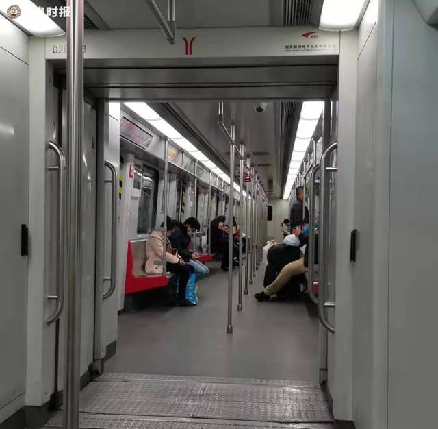 二号线海珠广场往广州南站方向