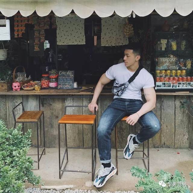 越南头号肌肉网红,大鼻子粗腿实力超群