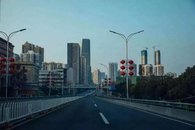 "封城"后的街道