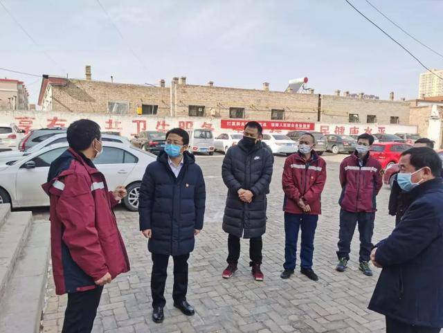 定边县领导看望慰问防疫一线工作人员
