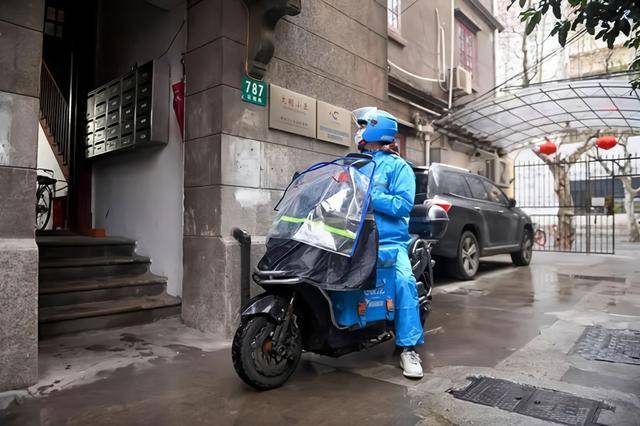 原创外卖小哥不为人知的心酸经历:他们是疫情防控和保障民生的润滑剂