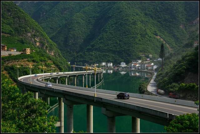 中国十大最美公路,穿山跨湖,盘山迷宫,腾云驾雾…惊险