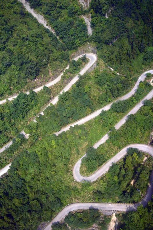 中国十大最美公路,穿山跨湖,盘山迷宫,腾云驾雾…惊险又绝美!