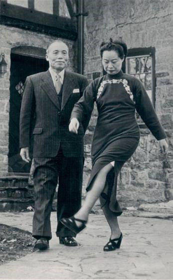 李宗仁安慰难过的妻子,告诉她不要担心,孩子还会再有的.