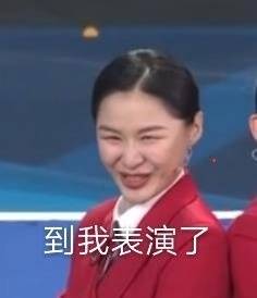 "表情包女孩"金靖,私服却堪比时装秀,马甲线大长腿一样都不少