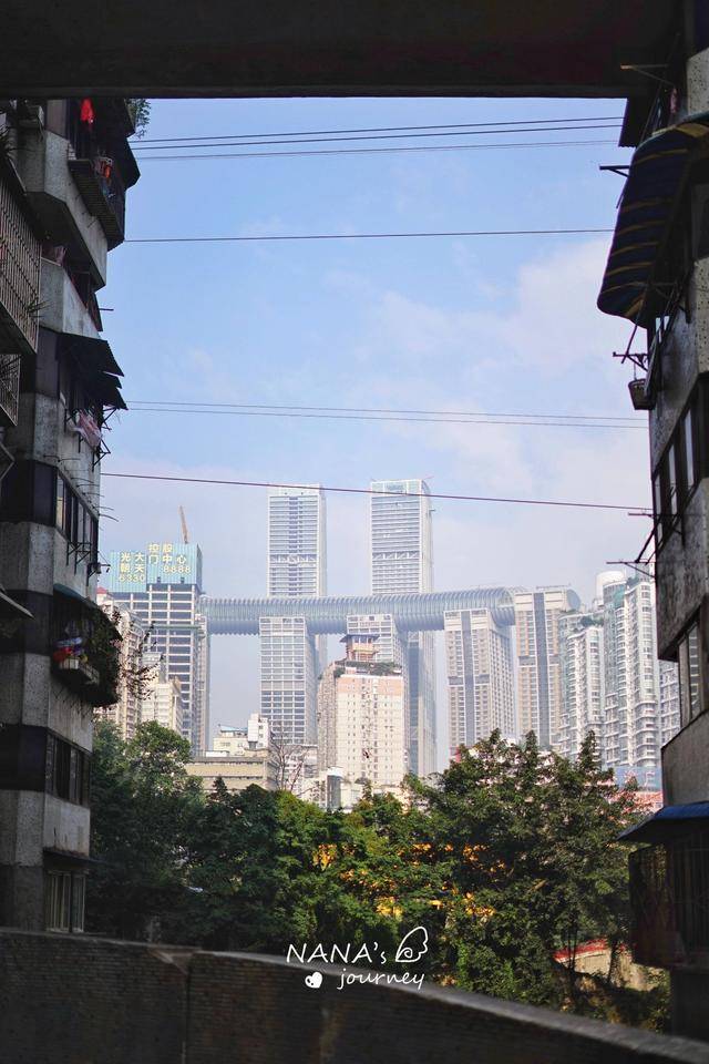 来重庆不能错过的魔幻打卡地——白象居,现实版的重庆森林