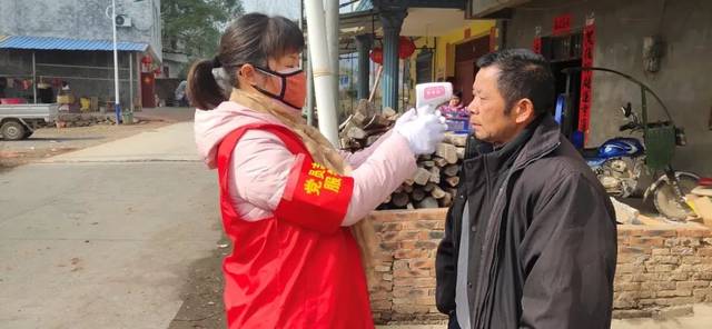 黎桂英,带塘村十五小组妇女小组长.