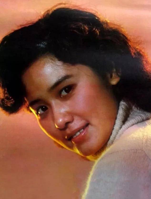 1982年的老挂历,12位女明星魅力历久弥新