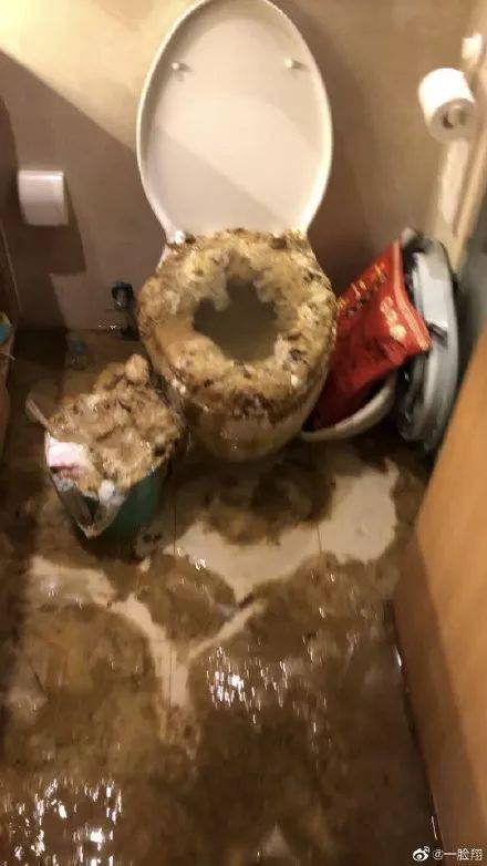 百家湖一业主家马桶倒灌满屋粪便!物业:领导已隔离,该