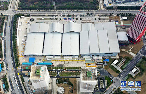 2月8日,从空中俯瞰武汉客厅"方舱医院"全景(无人机照片).