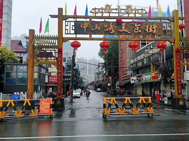 受疫情影响,中山路美食街不得不宣布暂时休市,这个象征南宁地标的美食