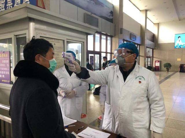阆中市人民医院:党旗引领 战