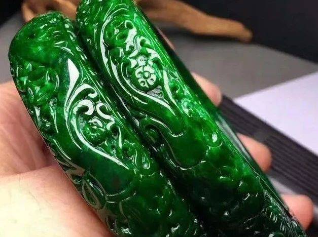 白底青,油青,花青和干青种翡翠,懵懵懂懂分不清楚?