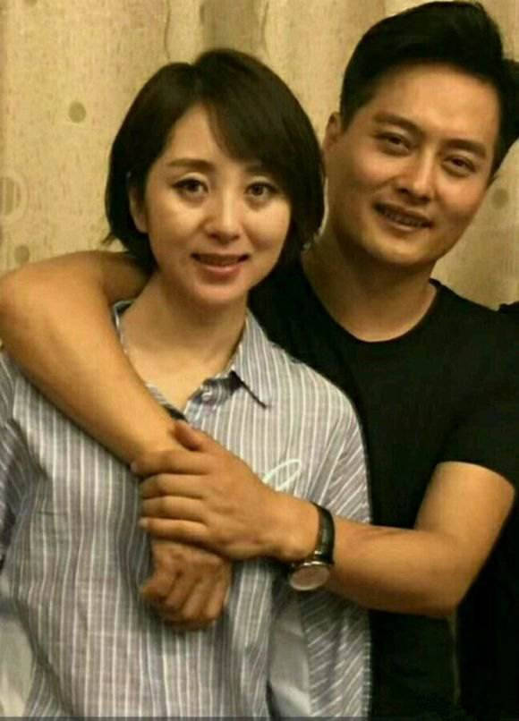 草根明星歌手云飞,并非成名后与妻子离婚,现任妻子大有来头