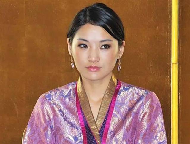 29岁不丹王后委屈极了,无法原谅国王在外出轨,怀二胎还要秀恩爱