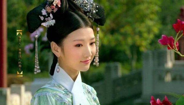 毛晓彤出演的《甄嬛传》中的瑛贵人虽然戏份不多,但一眼惊艳,她梨花带