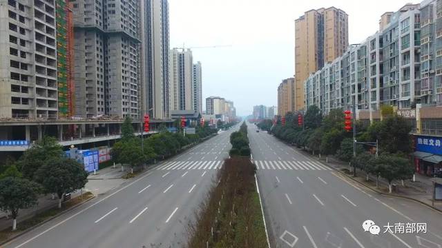 实拍:南部县城开始查车和人,实行一车一卡一人一卡!