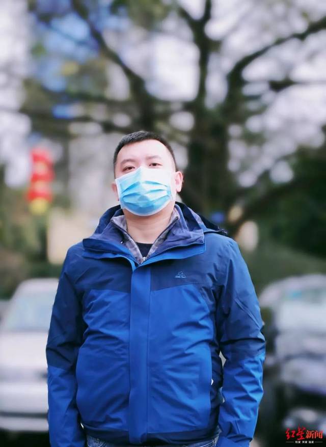 全身湿透双手惨白,成都男护士抗疫图片令人动容