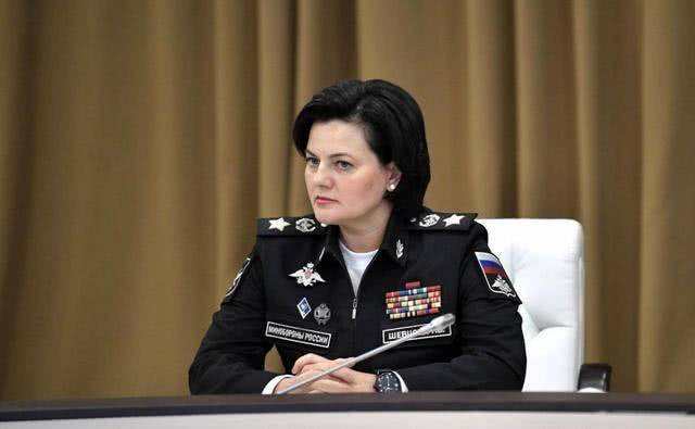 俄罗斯国防部的铁娘子,当兵一年就升上将,全家上下没有一个孬种