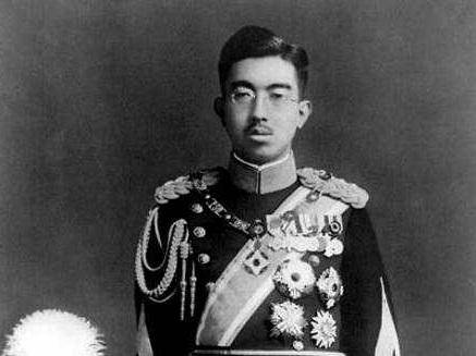 日本投降后,此人问天皇:陛下为何不剖腹?天皇淡定回答