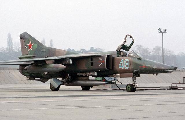 头的所有米格-27战机全部退役,只保留了苏-24战斗轰炸机和苏-25攻击机