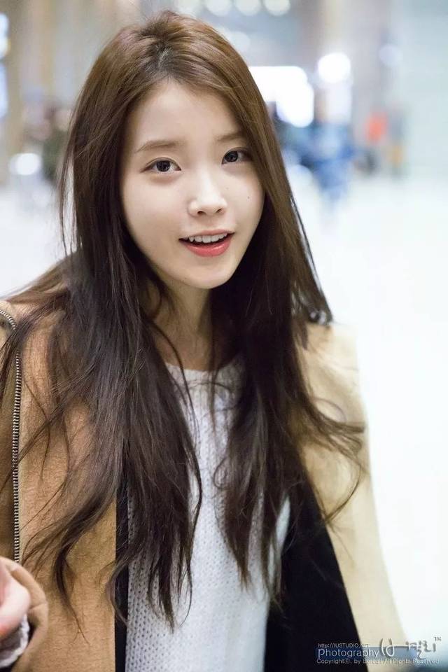 南韩第一女solo,国民妹妹iu,她滤镜实在是太深了,上辈子可能是个神婆