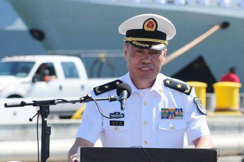 1998年,他转任海军北海舰队驱逐舰1支队参谋长,成为副师职军官,时年42