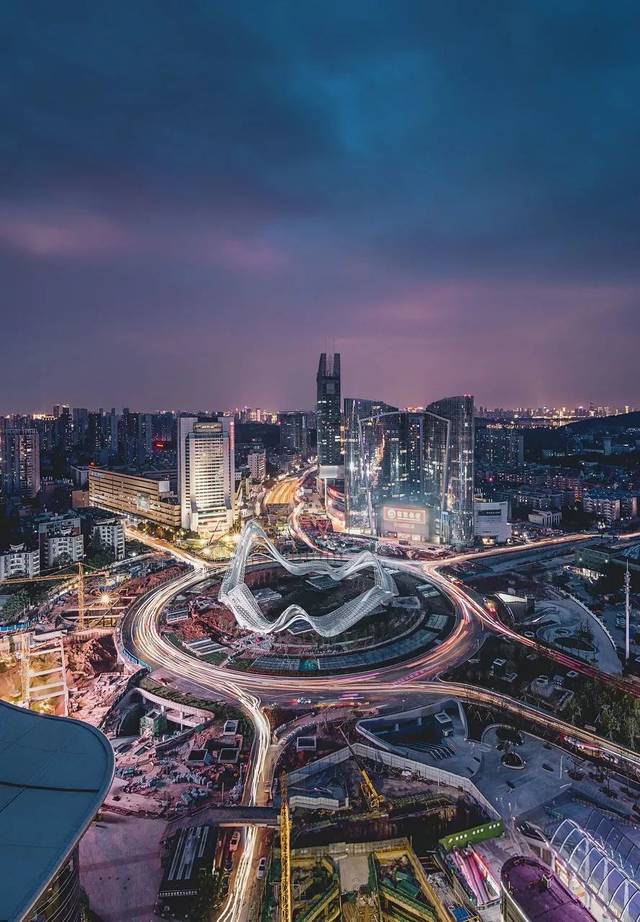 光谷,武汉最热闹的商业中心之一 / 视觉中国